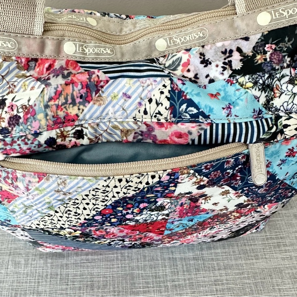 Lesportsac Floral Patchwork Quilt Easy Carry Tote NWT - Picture 3 of 7